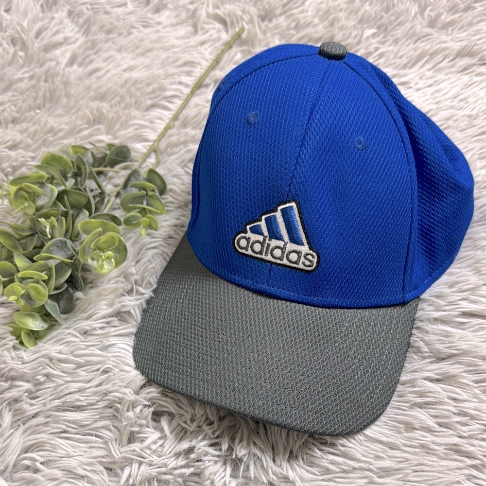 Adidas Mens Blue and Black fitted climalite Cap size s/m